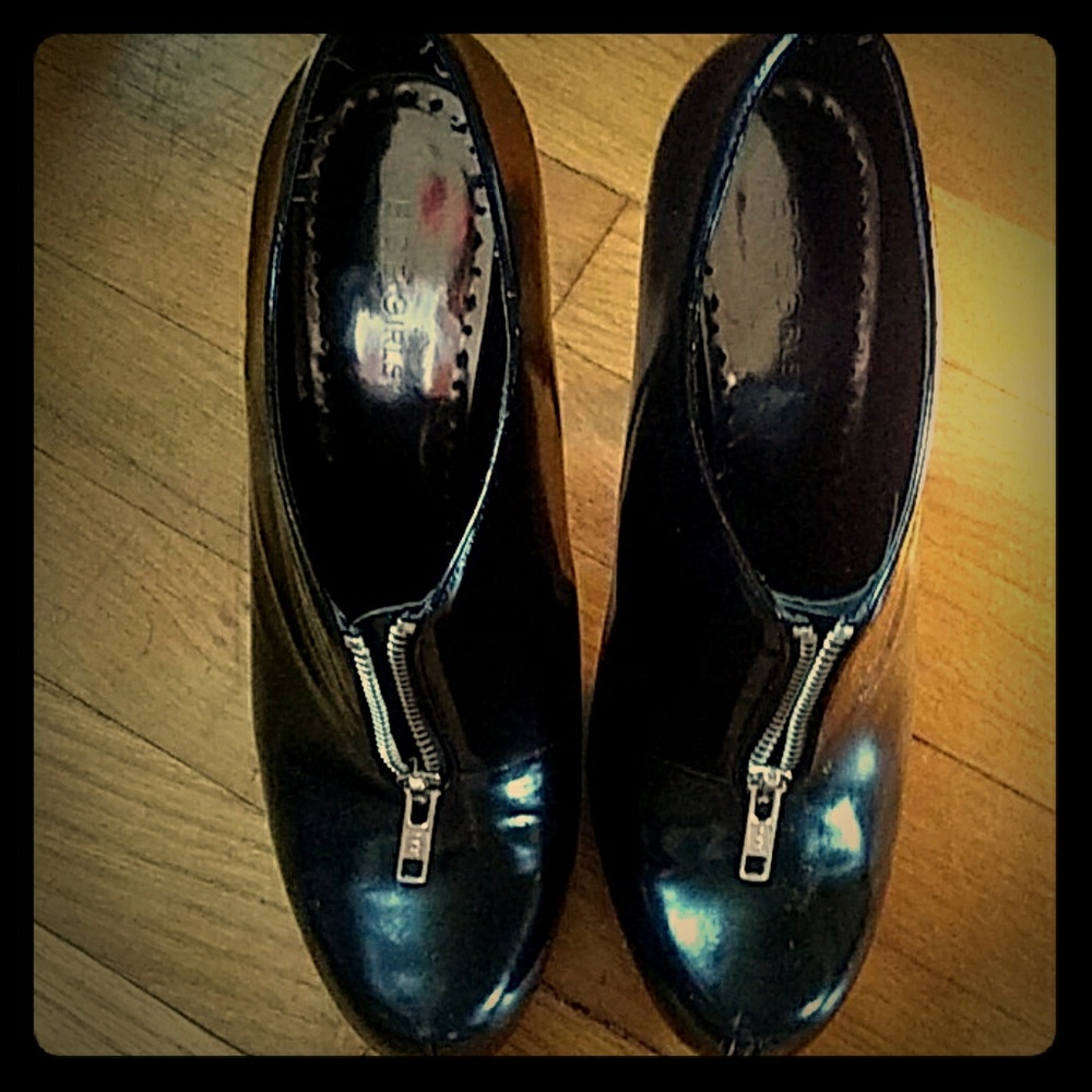 Black BCBG Girls Booties With Top zipper